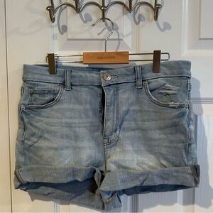 Curvy high rise jean short